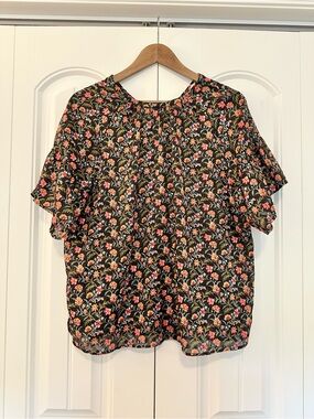 ✨ LOFT Floral Short-Sleeve Blouse in Black with Pink & Orange Blooms Size M✨